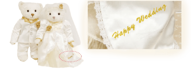 ドレス裾に「Happy Wedding」と刺繍が入っているタイプもございます。※こちらは足裏刺繍はできません